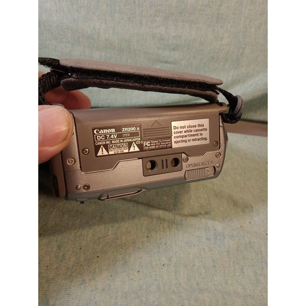 Canon Digital Video Camcorder Mini DV NTSC ZR 200 - UNIT ONLY